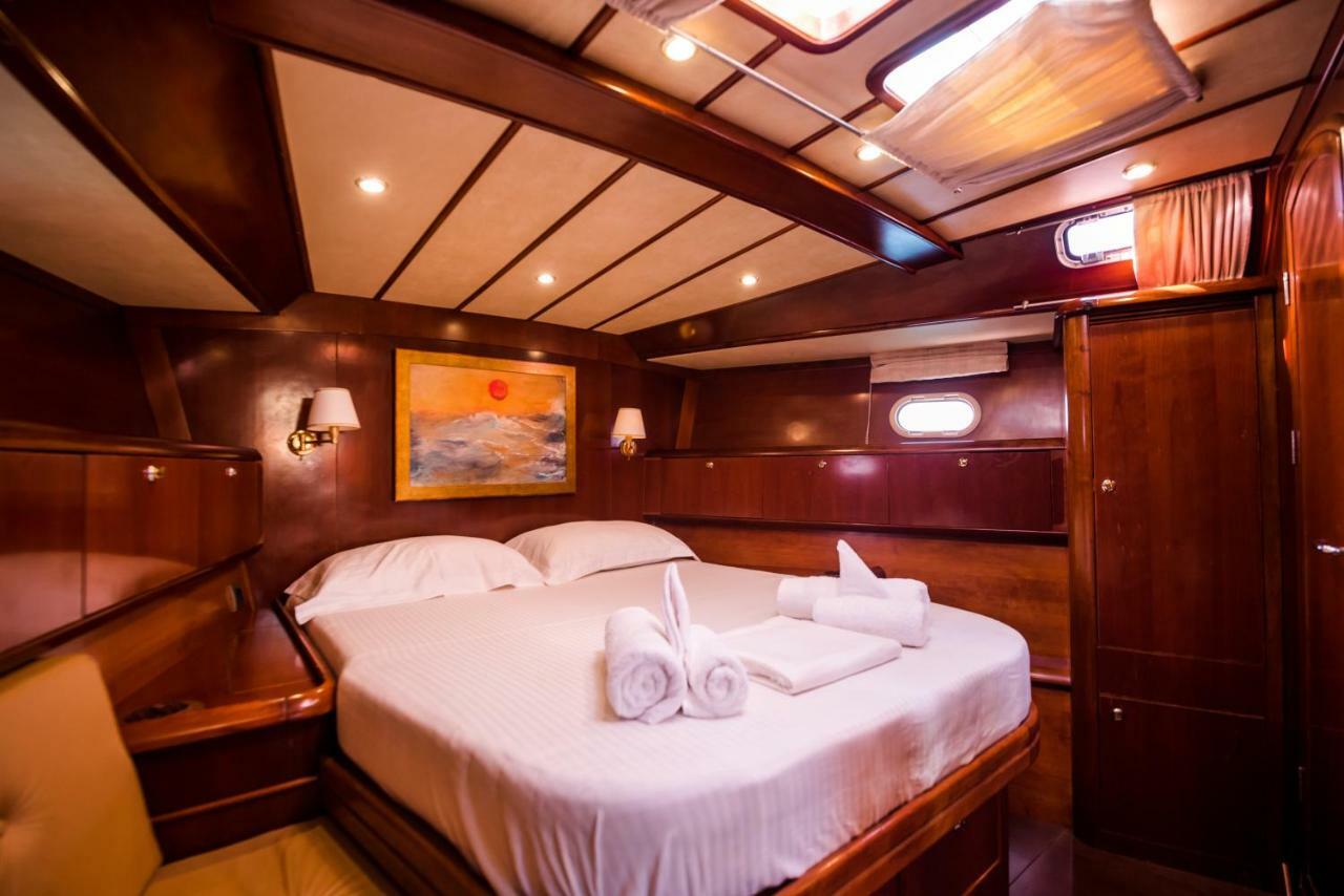Boat Aiolis