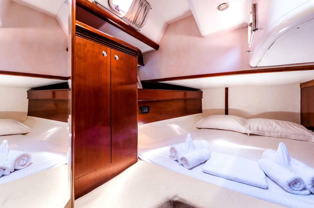 Boat Aiolis *